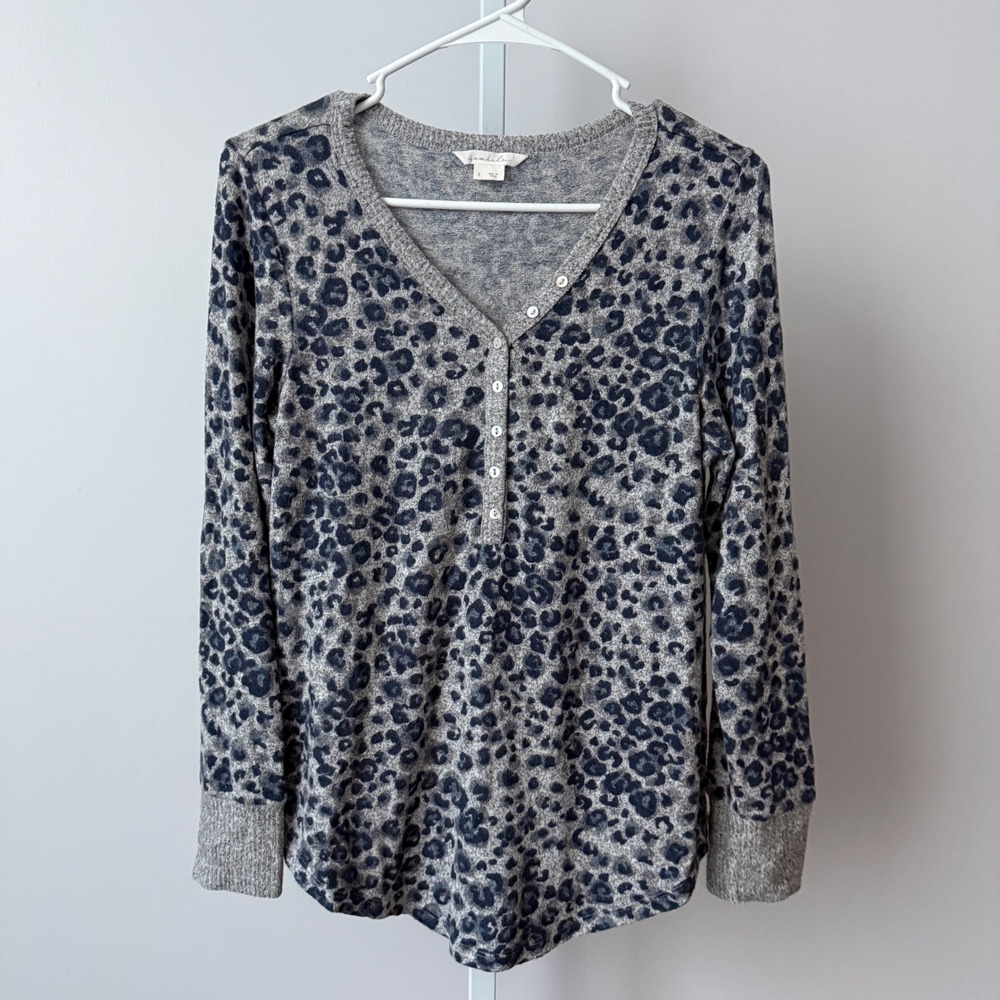 Awhile sz S‎ Leopard Print Henley Long Sleeve Shirt Preppy mob wife top